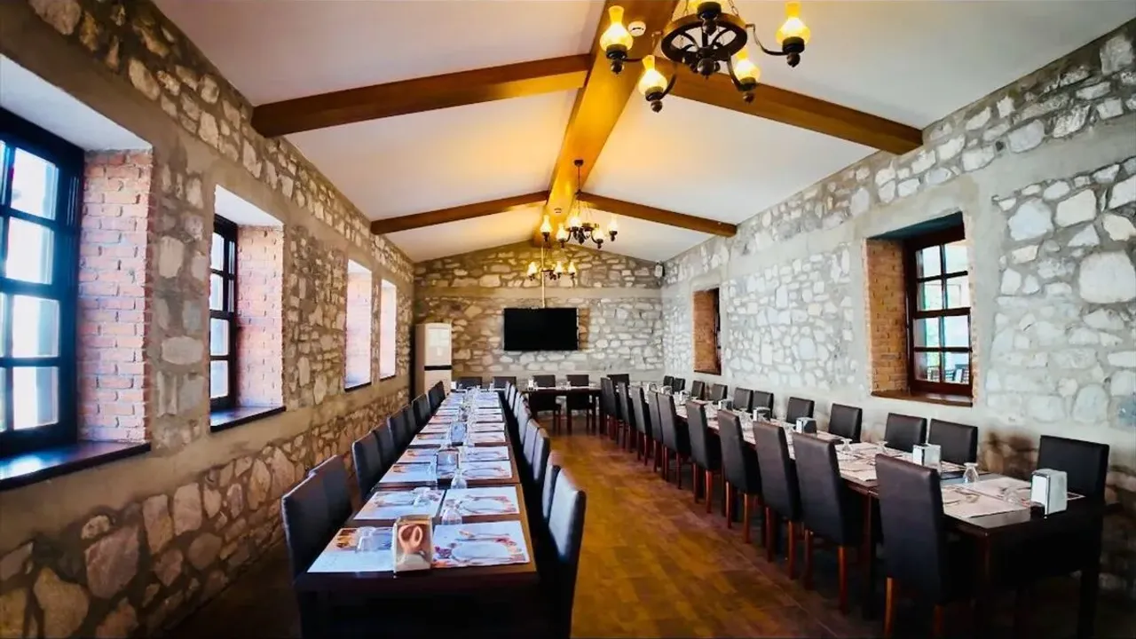 Esaretten Ziyafete, Şaşırtan Değişim