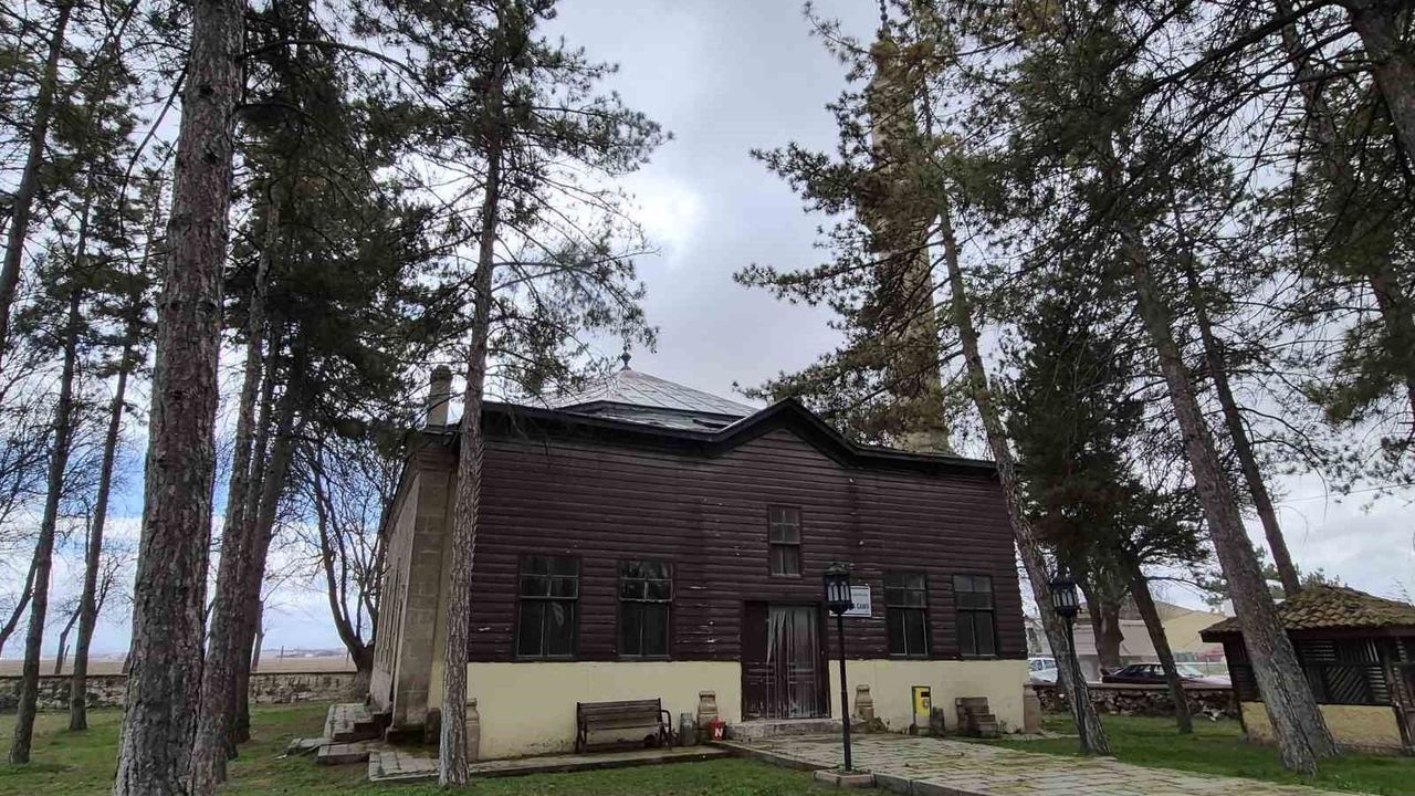 Tarihi Karakışla Camii Yok Olma Tehlikesinde