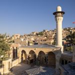 Depremde hasar gören iki tarihi cami Mevlid Kandili'nde yeniden ibadete açılıyor