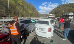 Bayram trafiğinde kazaya ulaşmak için yola çıkan ambulansın zor anları kamerada