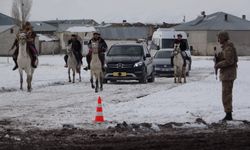 Moğolistan Cumhurbaşkanı Van'da Saray Kalıntısını İnceledi