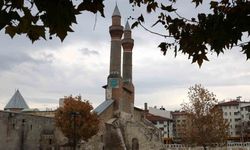 Çifte Minareli Medrese Restore Ediliyor