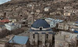 Melik Arslan Cami Zamana Direniyor