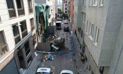 Bakırköy’de kısmen çöken tarihi ahşap bina görüntülendi