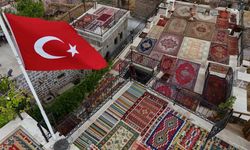 El Dokuma Halılardan Renk Cümbüşü