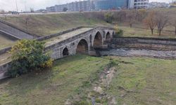 470 yıllık Haramidere Köprüsü içler acısı halde