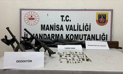 Akhisar'da tarihi eser ve ruhsatsız silah ele geçirildi
