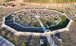 Asırlık eserlerin minyatürleri yapıldı