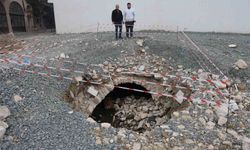 Binada yaşanan göçükle tarihi su kanalı ortaya çıktı