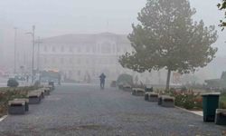 Sivas'ın tarihi kent meydanı sislere gömüldü