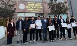 Ayvalıklı şef adayı öğrenciler İstanbul'dan 15 madalya ile döndü