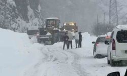 Çığ nedeniyle ulaşıma kapanan Trabzon-Bayburt karayolu kontrollü olarak ulaşıma açıldı