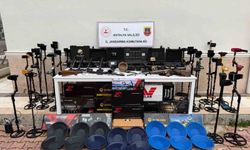 Antalya'da tarihi eser operasyonu: Milyonluk çok sayıda dedektör ve tarihi sikke ele geçirildi