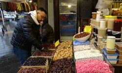 Tarihi Almacı Pazarı'nda Ramazan hazırlığı başladı
