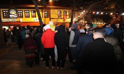 Bursalılar sahurda tarihi meydanda buluştu
