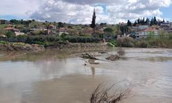 Asırlık Tarihi Taşköprüyü Sular Yuttu!