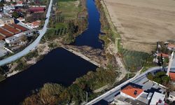 Tarihi Köprüye Çöp Tehdidi!