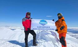 Elazığ'da dağcılık tarihine geçen tırmanış: 15 yaşındaki sporcu Akdağ zirvesine çıktı