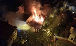 Üsküdar: Tarihi Ahşap Bina Yandı