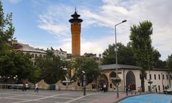 Maraş Ulu Camii’nin Alem ve Küllahı Tamamlandı!