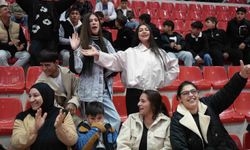 Romanlar, attıkları göbekle düşman çatlattı