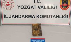 Yozgat'ta paha biçilemeyen altın yazma tarihi kitap ele geçirildi