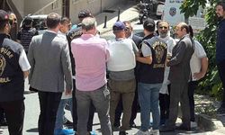 Şişli Fulya'daki evinin önünde 24 Mart 2016 günü silahlı saldırıya uğrayan Mezdeke grubu üyesi Aynur Kanbur'un ölümüyle ilgili olay yerinde keşif yapılıyor. Cinayeti itiraf eden Bülent Gündüz'ün de olay yerinde bulunduğu öğrenildi.