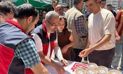 Tarihi Çapanoğlu Camii'nde aşure ikramı