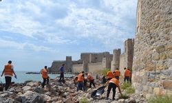 Anamur'da hükümlüler tarihi mekânlarda çevre temizliği yaptı