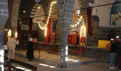 Kiliselere Yerli Yabancı Turist Akını
