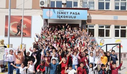 Bayramı Coşkuyla Kutlayan En Renkli Okul