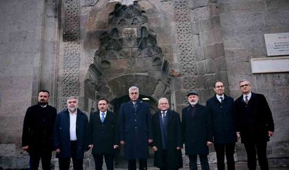 Dünya'nın İlk Tıp Fakültesine Tam Puan
