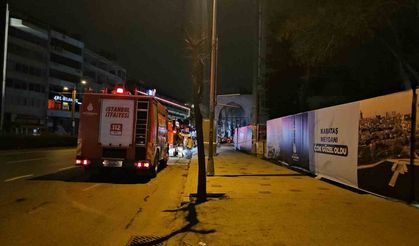 Tarihi Camide Çıkan Yangın Korkuttu