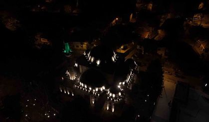 Vatandaşlar 467 Yıllık Tarihi Camiye Akın Ettiler