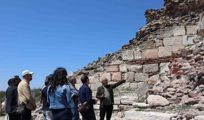 Tarih öğretmenleri Karacahisar Kalesi’ni Gezdi