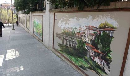 Trabzon Sokaklarını Motiflerle Güzelleştiriyor