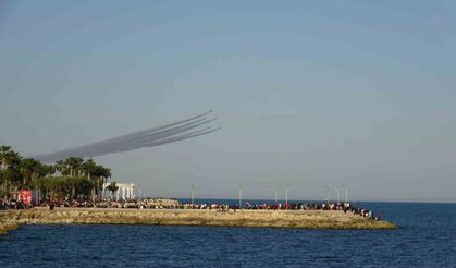 Türk Yıldızları Mersin Semalarında Nefes Kesti
