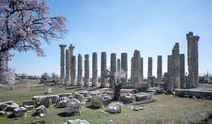 Uzuncaburç Antik Kenti Ziyaretçilerini Bekliyor