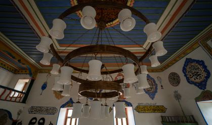 700 Yıllık Cami Zamana Meydan Okuyor