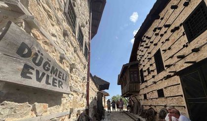 Antalya’nın 800 Yıllık Tarihi Köyüne Turist Akını