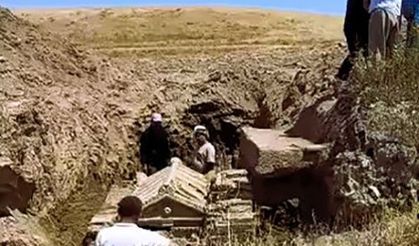 Tarlayı Kazarak Buldukları Lahdi Bırakıp Kaçtılar