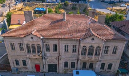 Tarihi Ziraat Bankası binası restore ediyor