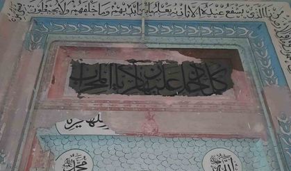 Reyhan Mahallesi’ndeki Bezzaz Cami dökülüyor