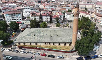 Eğri minaresiyle dikkat çeken 832 yıllık tarih