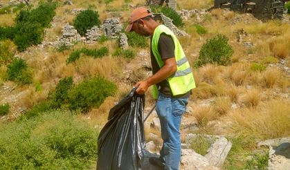 Manavgat Belediyesi’nden tarihi bölgelerde çevre temizliği
