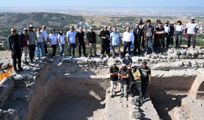 Adıgüzel, Karacahisar Kalesi kazı alanını ziyaret etti