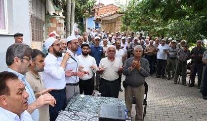 Salihli’nin tarihi mahallesinde eller yağmur açıldı