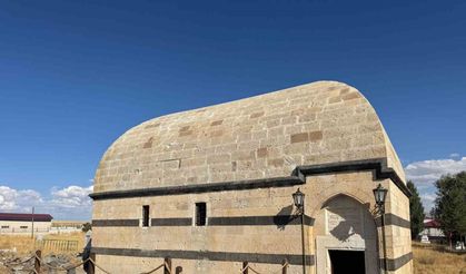 Hamur Kümbeti restore edilerek yeniden ziyarete açıldı