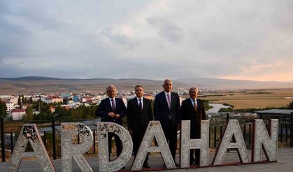 Bakanı Ersoy, tarihi Ardahan kalesinde inceleme yaptı