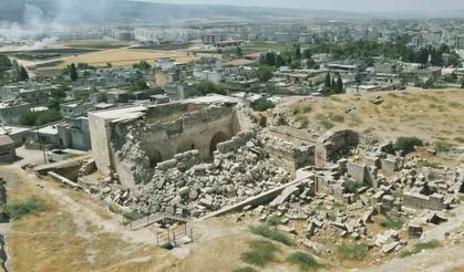 Depremlerde çöken tarihi iç kale camii onarılmayı bekliyor
